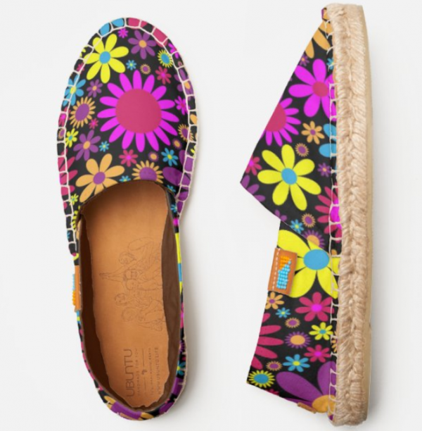 Espadrilles dengan motif floral cerah
